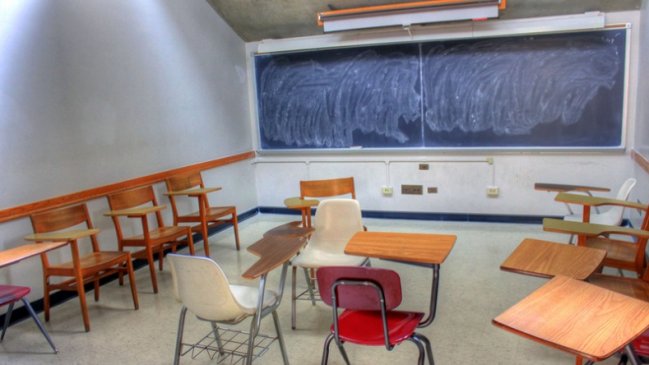 Despiden a profesora por filmar películas para adultos en las salas de clases