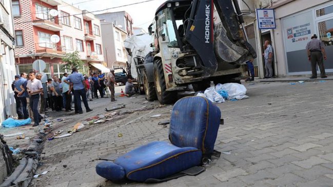 Al menos 10 muertos y 30 heridos en accidente de microbús con migrantes en Turquía