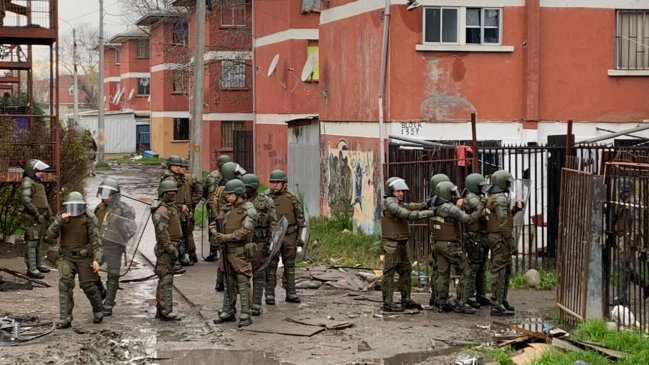 Fuerzas Especiales de Carabineros allanaron dos barrios 