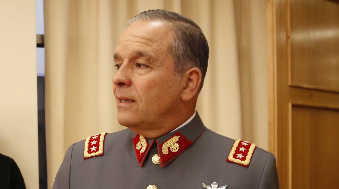 Ejército confirmó que ministra Rutherford solicitó informe de Oviedo pese a dictamen del TC