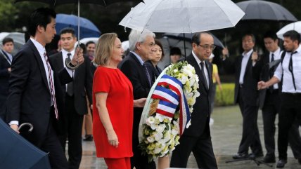  Piñera depositó una ofrenda floral en el memorial de Hiroshima  