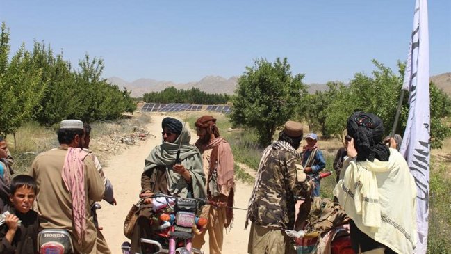 Más de 30 muertos en ataque talibán a sede policial en Afganistán