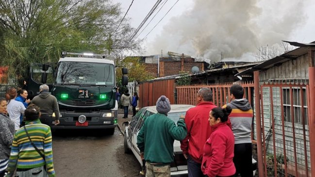 Tres personas murieron en incendio en Renca