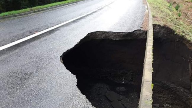 Destinarán fondos de emergencia para reparar socavón en ruta entre Chanco y Constitución