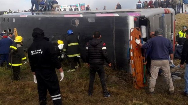Bus se volcó y provocó la muerte de al menos 13 personas en Argentina
