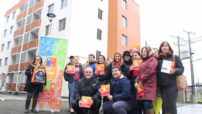 Familias de conjunto habitacional de Ñuble recibieron guía para enfrentar emergencias