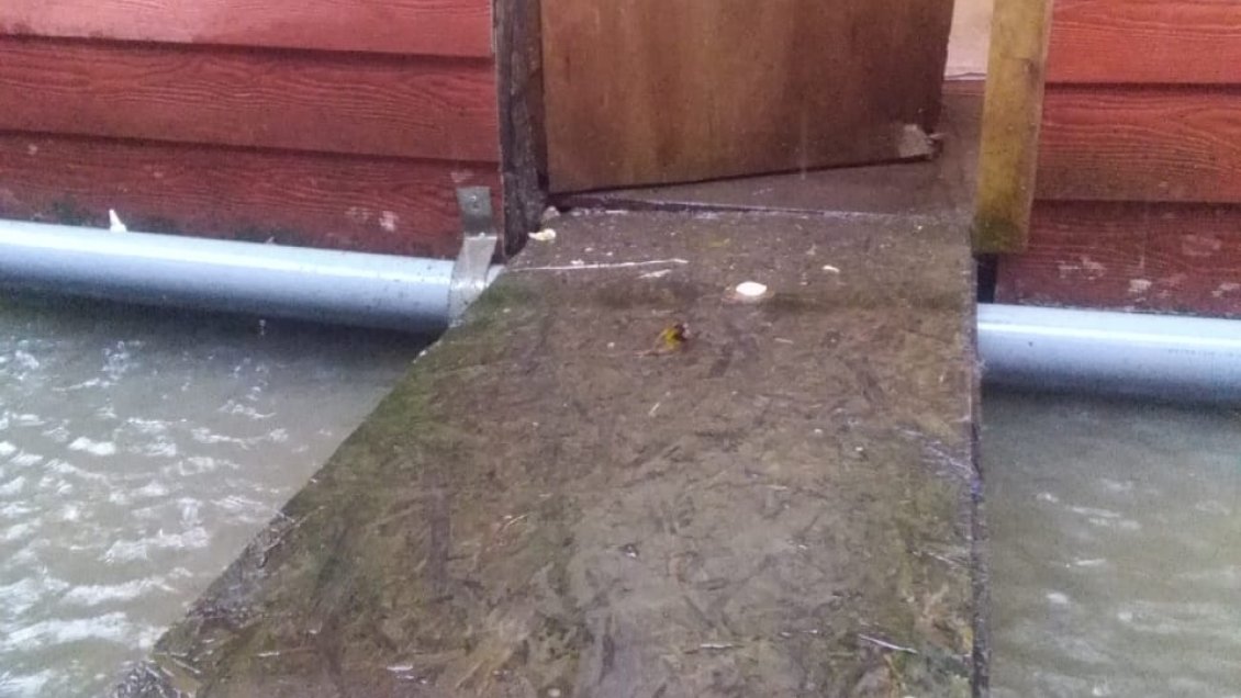 Familias de Puerto Varas denuncian inundaciones reiteradas por error de constructora