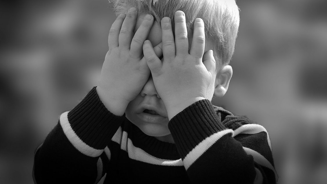 Francia aprobó ley que prohíbe a padres golpear o maltratar sicológicamente a sus hijos