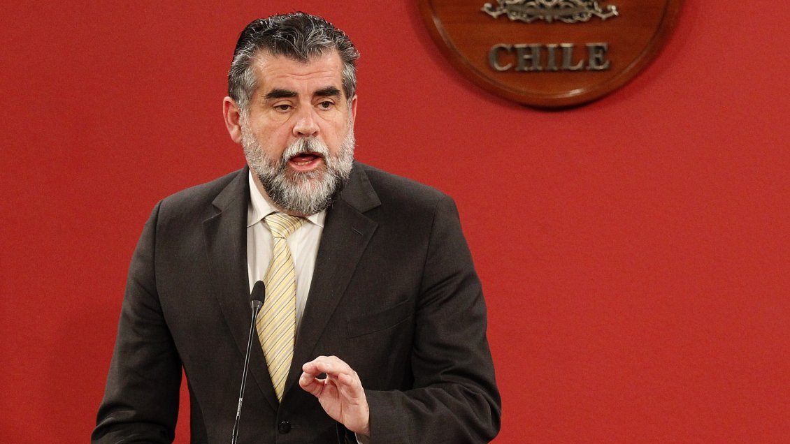 Ubilla viajó a Arica por situación de migrantes venezolanos en la frontera