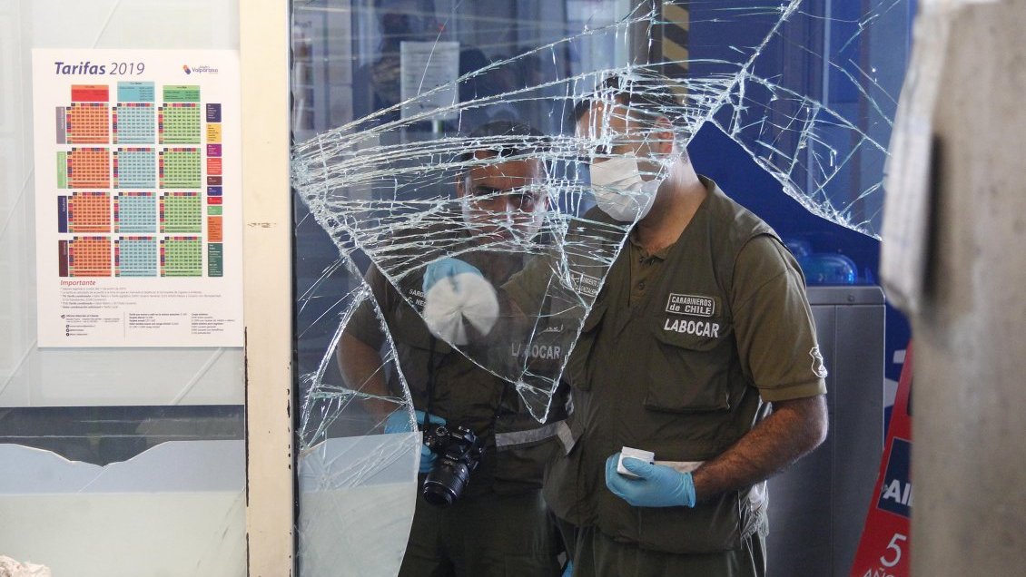 Sujetos asaltaron una farmacia en Temuco con el método del alunizaje
