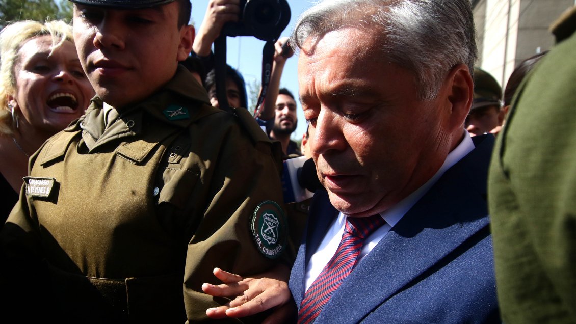 Juez Elgueta recurrió al TC para impedir su expulsión del Poder Judicial
