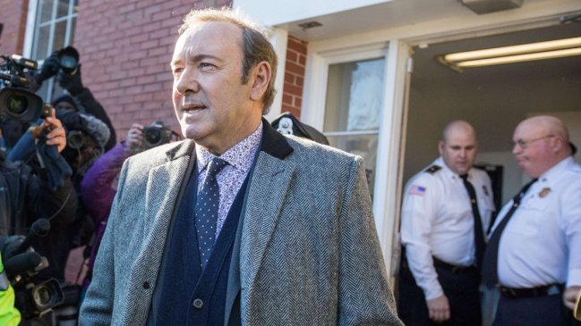 Hombre que acusó a Kevin Spacey de agresión sexual retiró sorpresivamente demanda