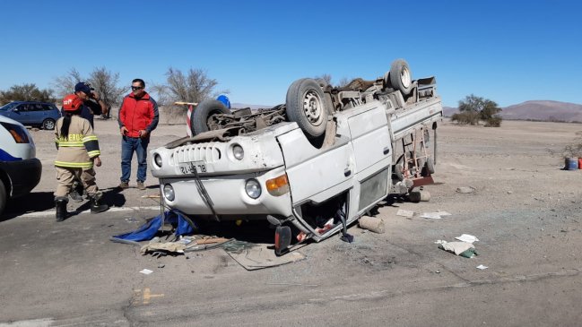 Cuatro personas heridas registró volcamiento en camino a La Tirana