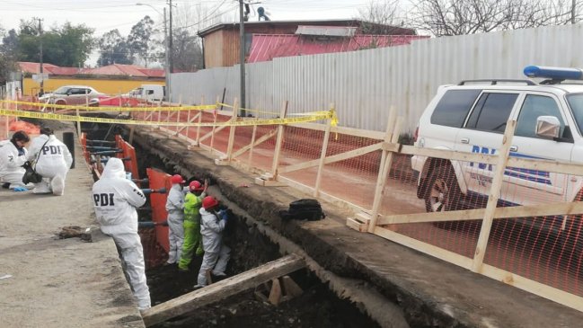 Encuentran osamentas humanas de 100 años mientras instalaban alcantarillado en Chillán Viejo