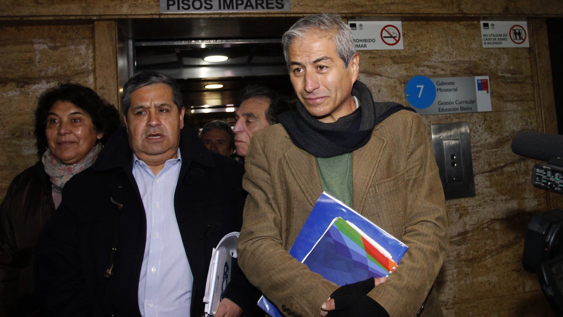 Colegio de Profesores se reúne con la ministra Cubillos para buscar solución al paro
