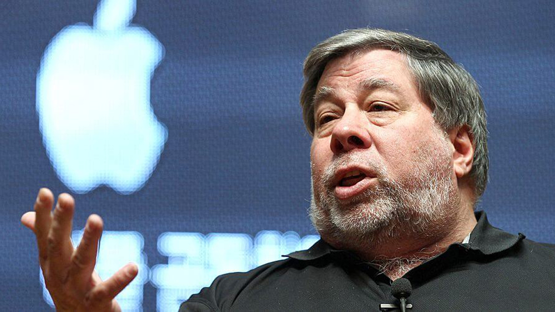 Cofundador de Apple recomendó salirse permanentemente de Facebook