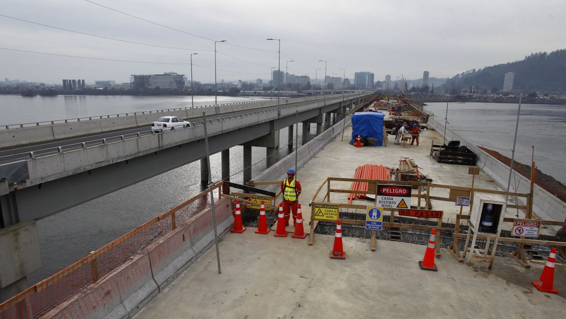 Puente Bicentenario de Concepción: Cerrarán costanera por tres noches para instalar vigas