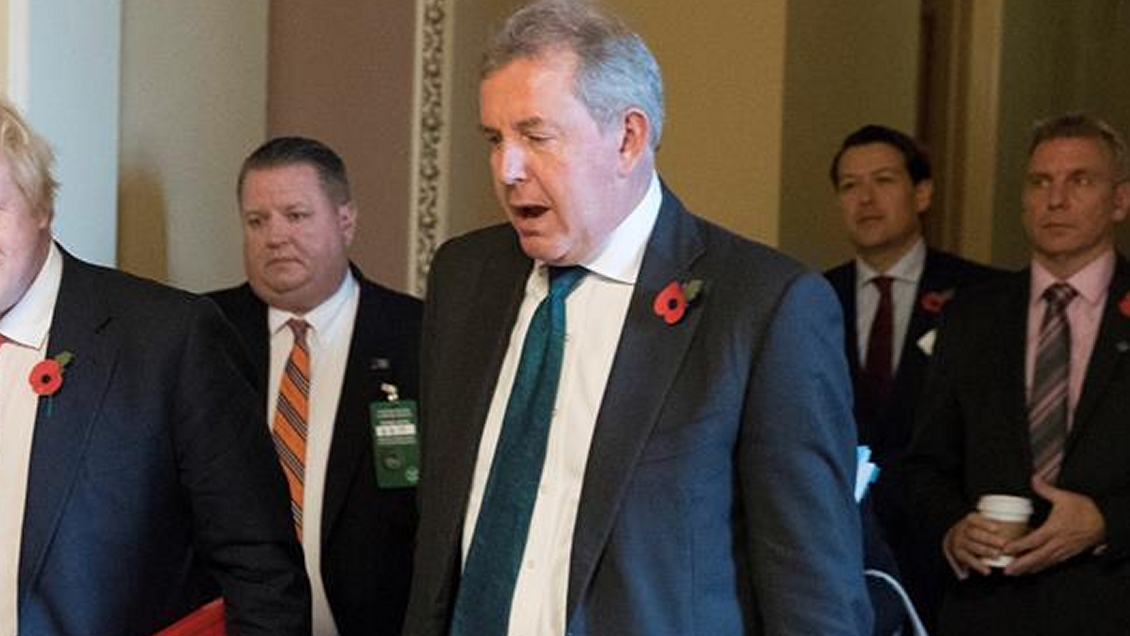 Embajador británico en EE.UU. renunció tras polémica por críticas a Trump