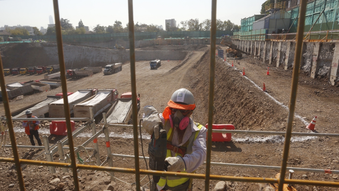 Expertos reducen expectativas de crecimiento para este año a 2,8 por ciento