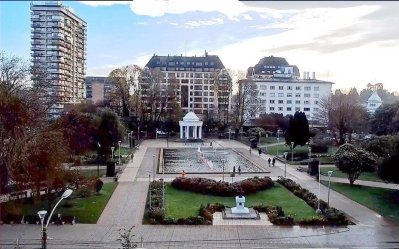 Anuncian construcción de estacionamiento subterráneo en plaza de armas de Osorno