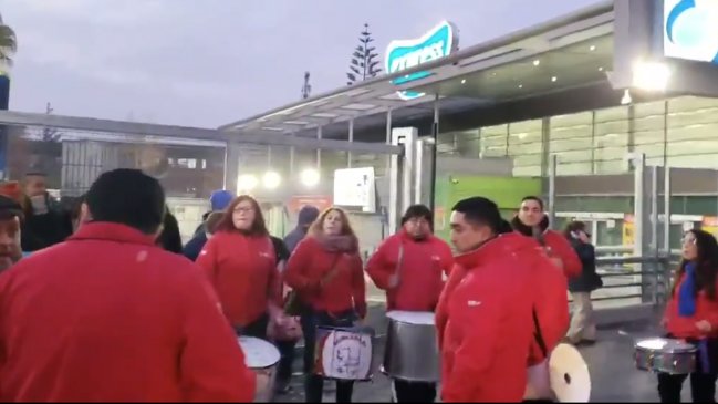 Huelga en Walmart: Batucadas animan la primera jornada
