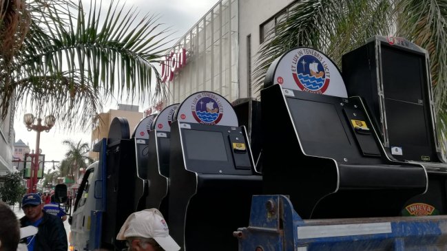 Incautan 74 máquinas tragamonedas que operaban en pleno centro de Arica