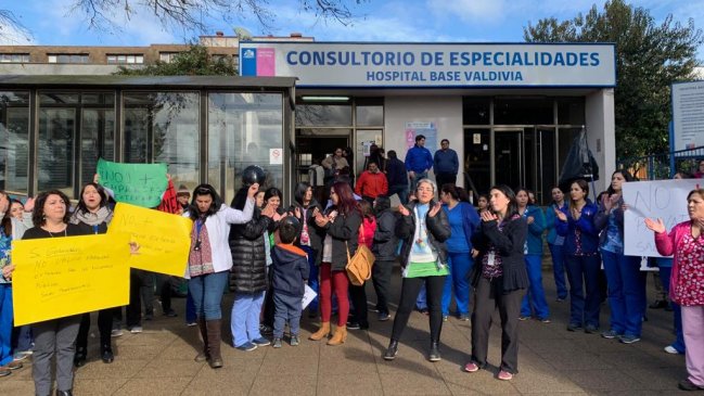 Trabajadores externos del Hospital de Valdivia exigen cambio contractual