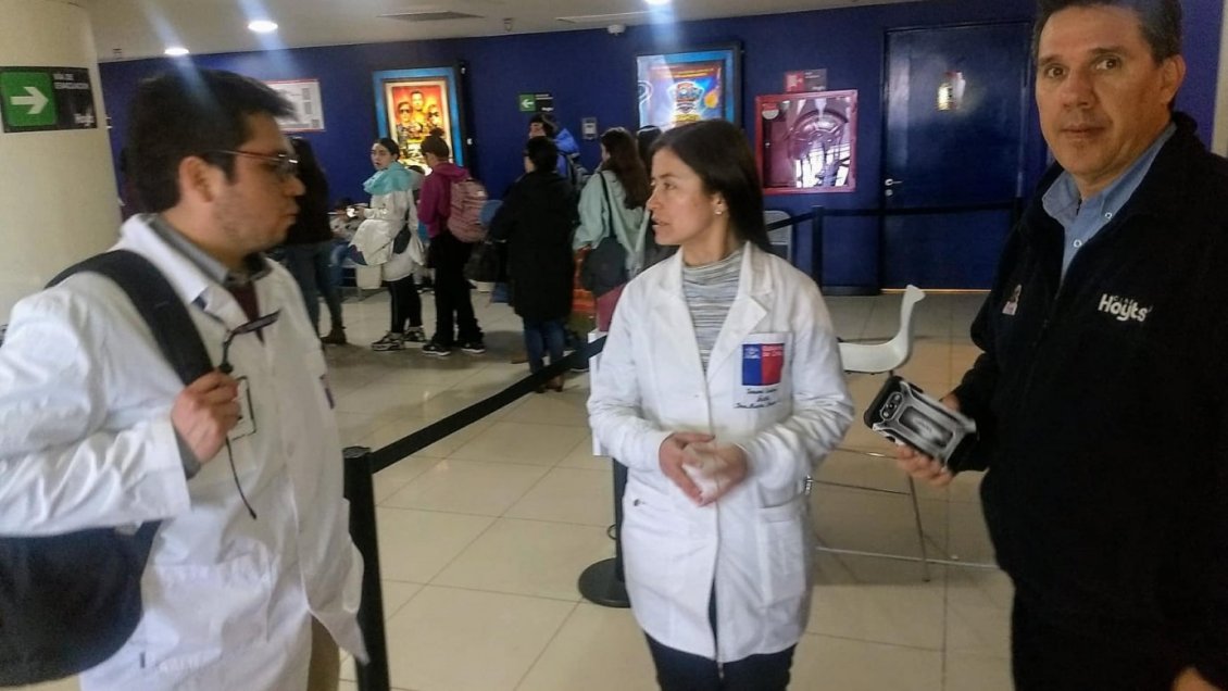 Autoridades de Salud fiscalizaron cine y patio de comidas en centro comercial de Chillán