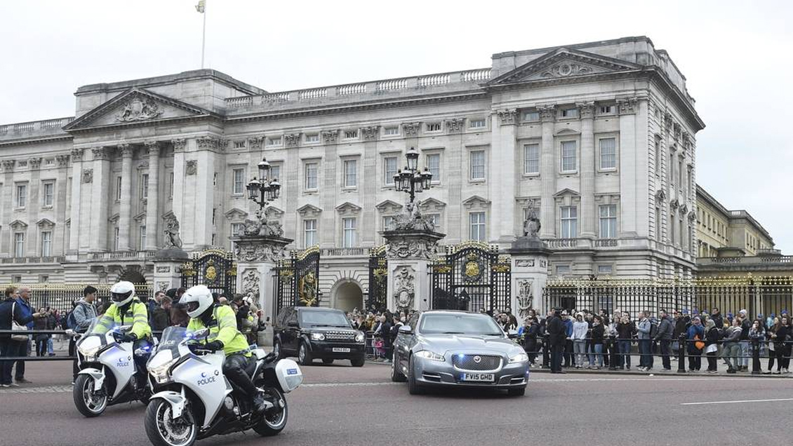 Un intruso intentó entrar al palacio de Buckingham mientras la reina dormía