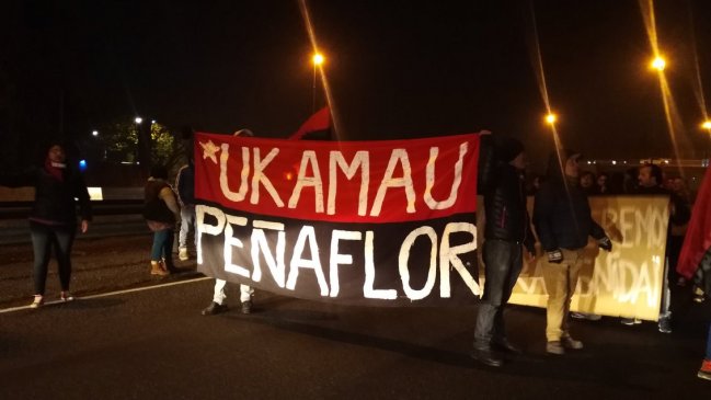 Manifestantes instalan barricadas y cortan tránsito en distintos puntos de Santiago