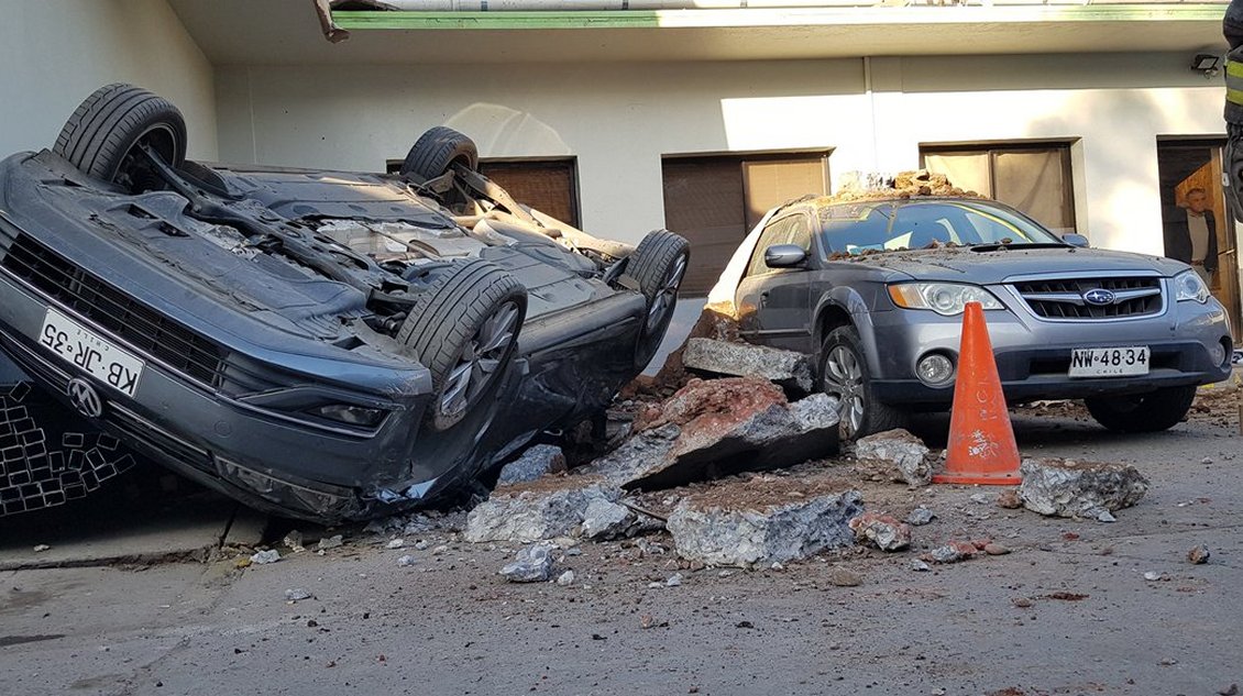 Explosión por fuga de gas provocó graves daños en empresa de Macul