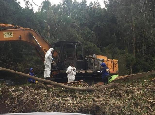 Ataque incendiario dejó una retroexcavadora destruida en Puerto Saavedra
