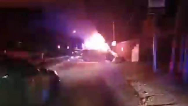Cuatro detenidos en Lo Barnechea tras volcarse e incendiarse el auto en el que huían