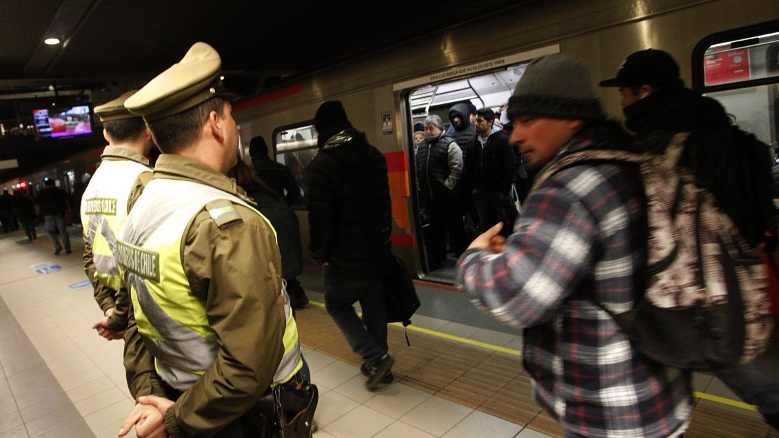 Municipalidad de San Miguel fiscalizará el comercio ilegal en el Metro