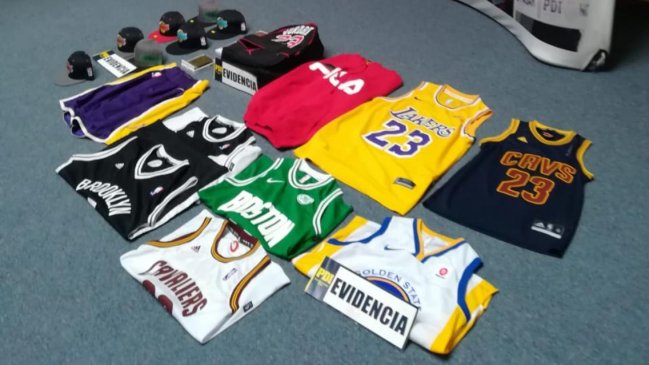 Incautan prendas falsificadas desde local del Caracol Centenario de Antofagasta