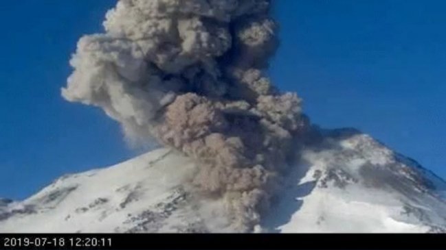 Volcán Chillán registró dos nuevos pulsos eruptivos, con emanación de gases y cenizas