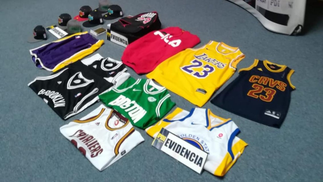 Incautan prendas falsificadas desde local del Caracol Centenario de Antofagasta