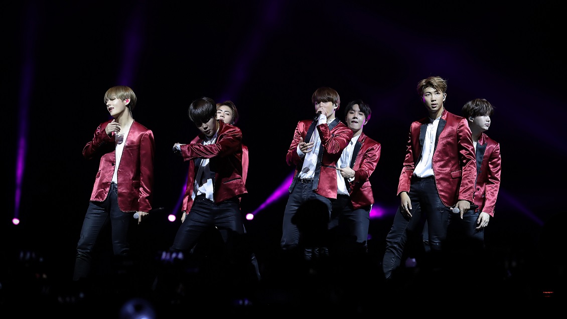 Productor desliza la idea de tener a BTS en Chile