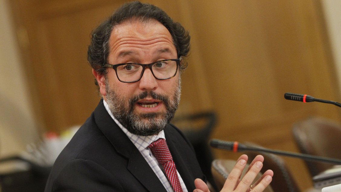 Ex subsecretario del primer Gobierno de Piñera asumió defensa de Essal