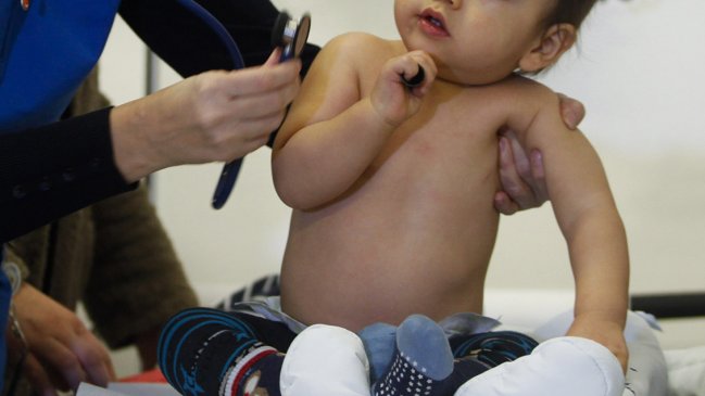 Funcionarios de la salud pública: Alerta sanitaria en RM por virus sincicial llegó tarde