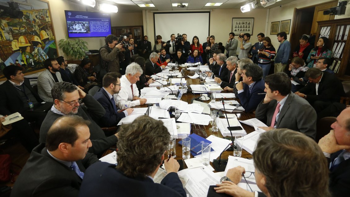 Economista y asesor de la oposición: Hay una suerte de chantaje con la reforma previsional