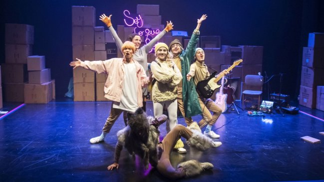 La albina que nos enseña por qué sentirse raro es normal