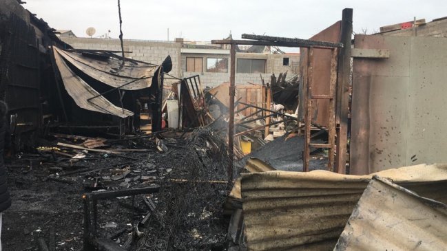 Incendio destruyó una vivienda en el sector norte de Antofagasta