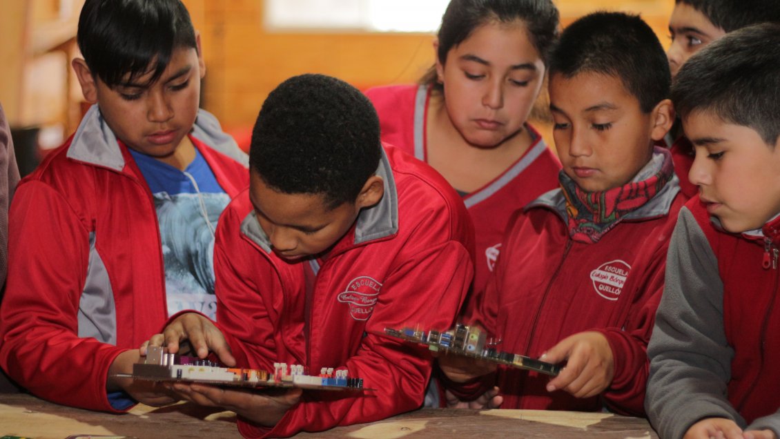 Fundación instaló reciclaje de residuos electrónicos en Chiloé