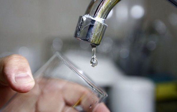 Funcionarios de salud de Osorno inician paro por crisis del agua