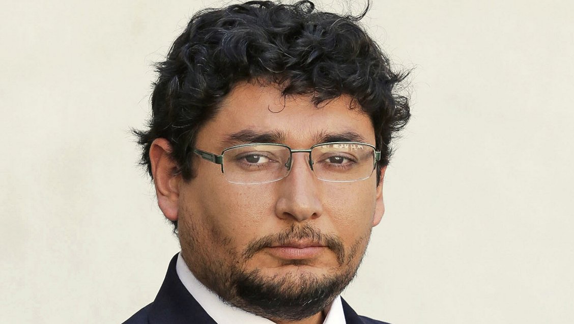 Volcó vehículo que transportaba al gobernador del Tamarugal