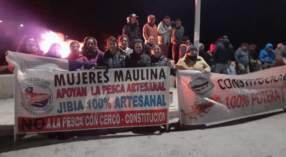 Pescadores artesanales protestaron por la jibia en Constitución