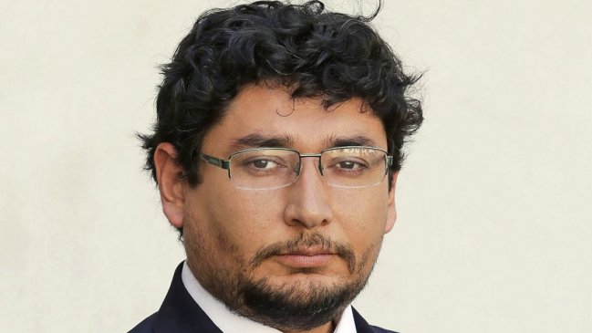 Volcó vehículo que transportaba al gobernador del Tamarugal