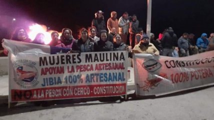  Pescadores artesanales de Constitución protestan por la jibia  