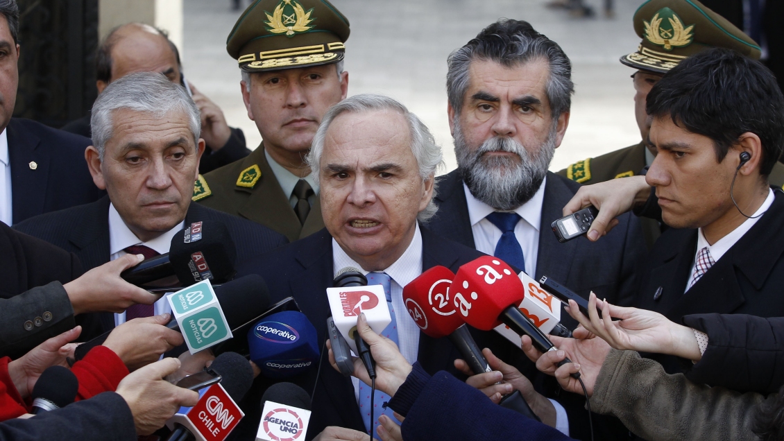 Minuto a minuto: Las reacciones tras el ataque explosivo a una comisaría de Carabineros